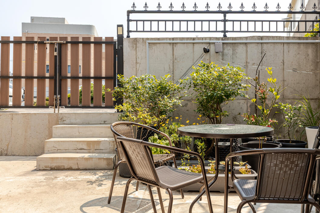 This is the back gate which is next to a public parking lot This is the back gate which is next to a public parking lot