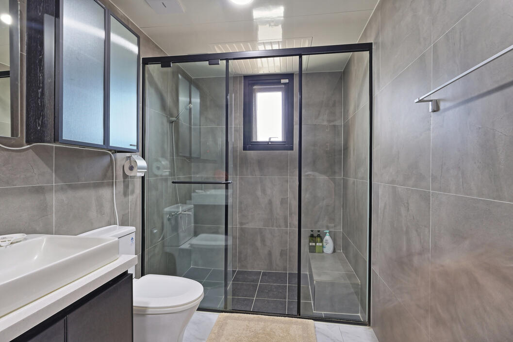 The bathroom is a large modern dry bath with a walk-in shower.