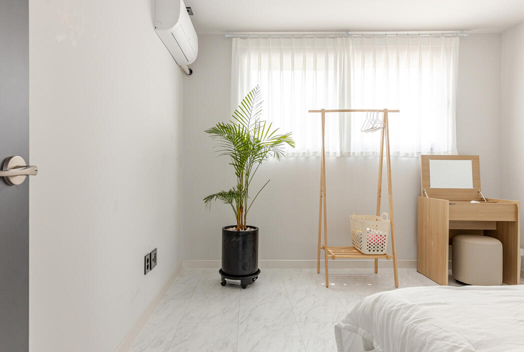 Also a vanity, clothes rack and air conditioner